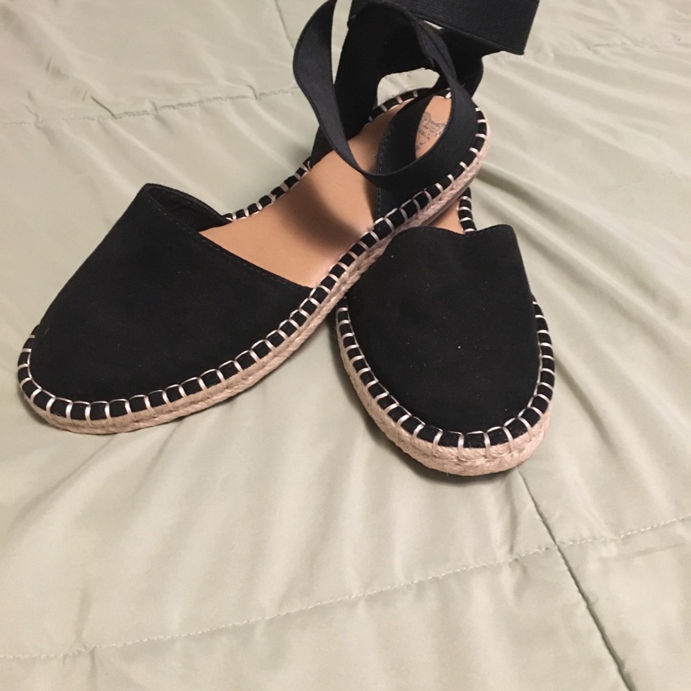 Beautiful comfy black sandals size 7